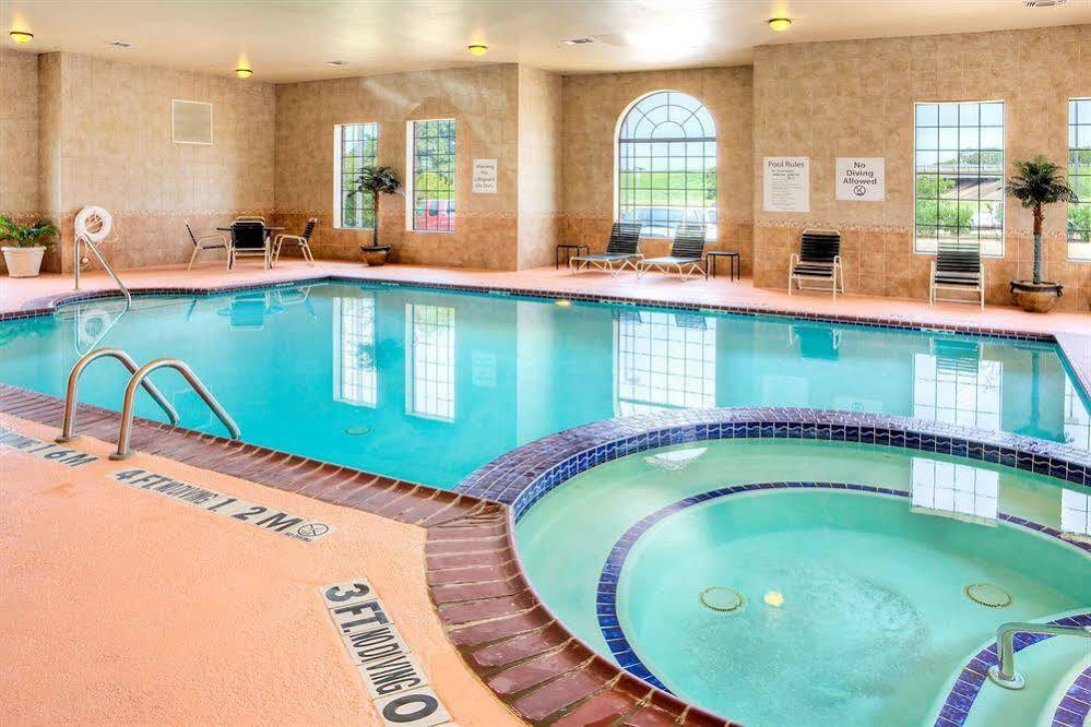 Holiday Inn Express And Suites Granbury By Ihg Экстерьер фото
